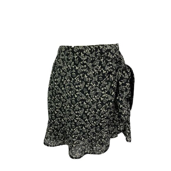 Small Hollister Ultra High-Rise Pull On Skirt Junior Women's Black White Print - Picture 1 of 9